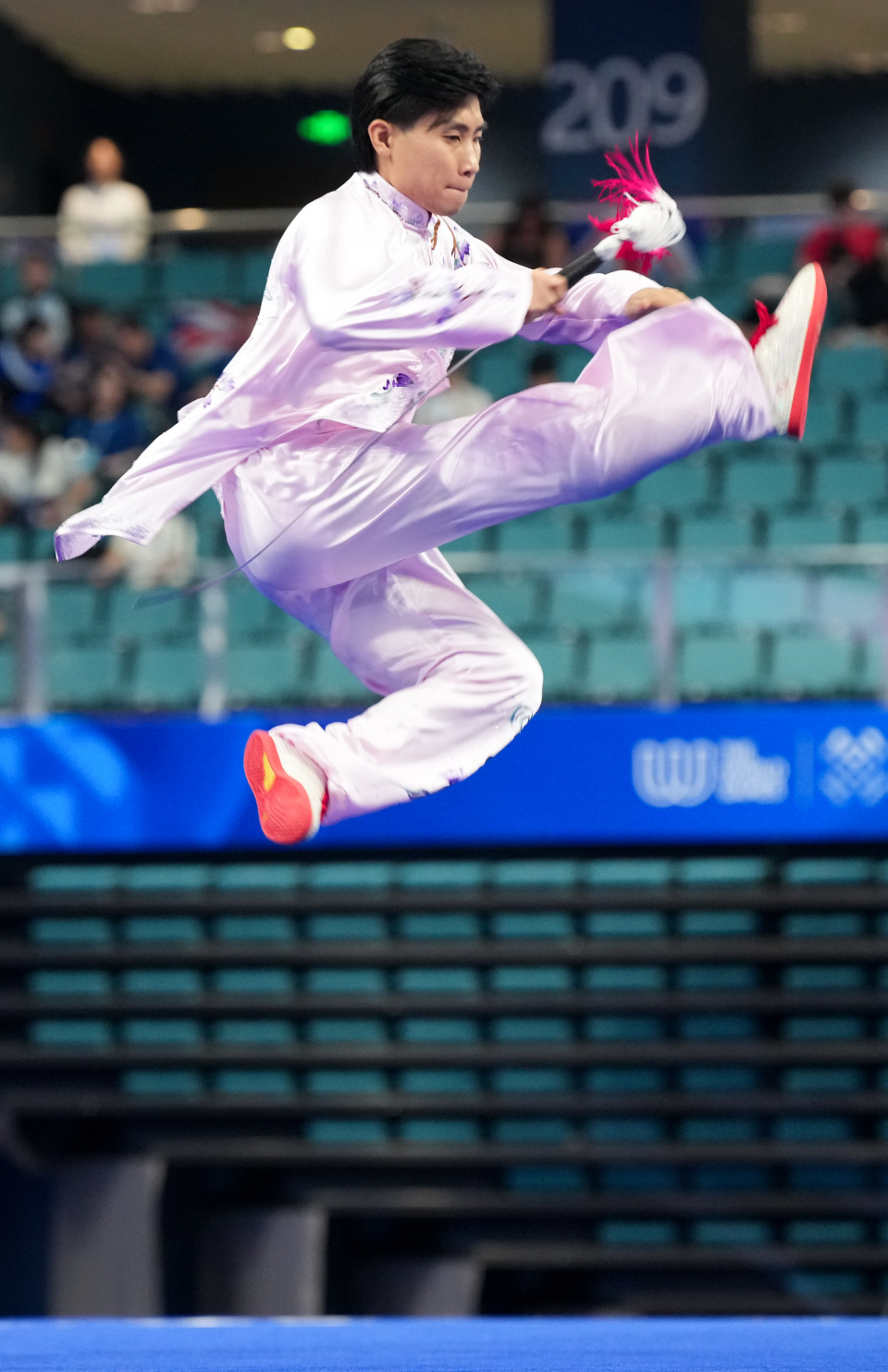 他获得冠军, com