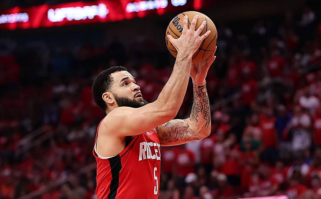 场比赛中出, Iko在一, 火箭新赛季