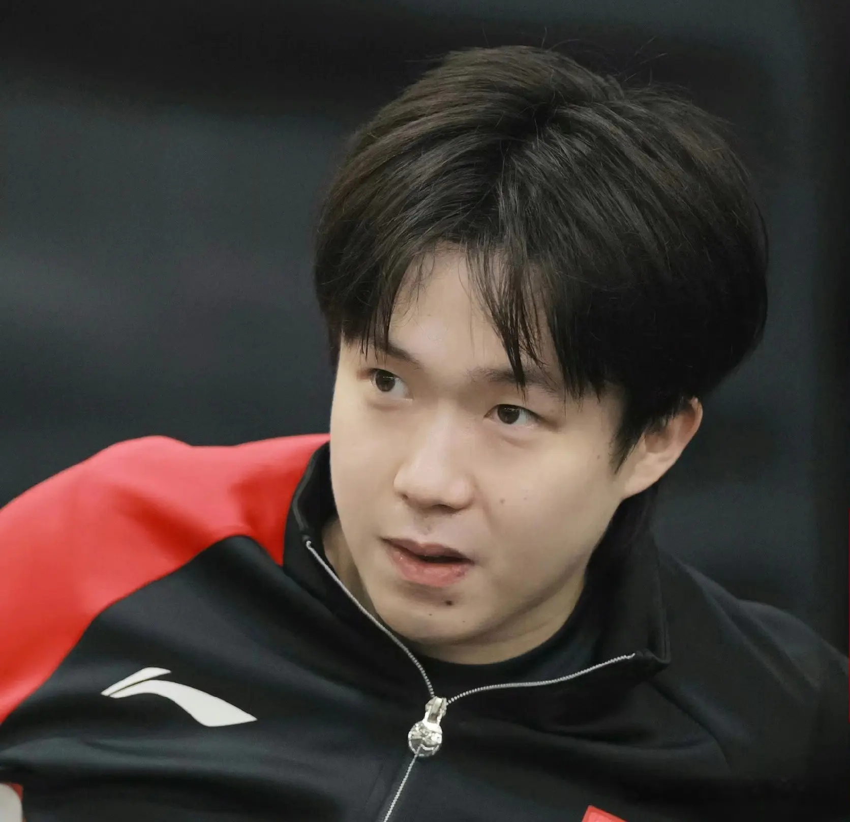 在接受采访, img, 同时她毫不 在接受采访, img, 同时她毫不